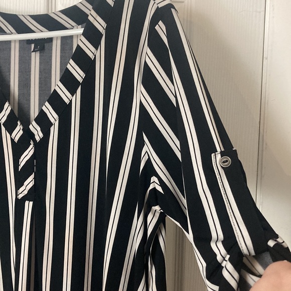 Torrid Vertical Stripe Split V-Neck Knit Top - Picture 4 of 6